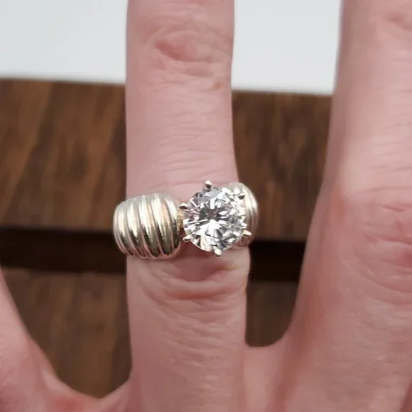 Size 6 925 Sterling Silver Clear Cubic Zirconia Unique Quality Ring - Picture 5 of 9